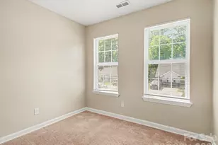 3744 Capps Hill Dr, Charlotte, NC 28216 - Photo 13