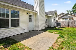3744 Capps Hill Dr, Charlotte, NC 28216 - Photo 19