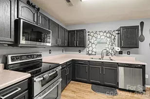 9423 Swallowtail Ln, Charlotte, NC 28269 - Photo 7
