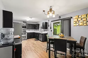 9423 Swallowtail Ln, Charlotte, NC 28269 - Photo 7