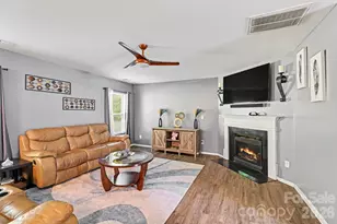 9423 Swallowtail Ln, Charlotte, NC 28269 - Photo 5