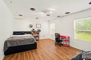 9423 Swallowtail Ln, Charlotte, NC 28269 - Photo 15