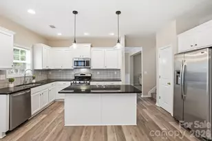 9013 Gailes Dr, Charlotte, NC 28278 - Photo 9
