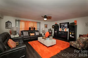 6135 Blue Ash Ln, Charlotte, NC 28215 - Photo 9