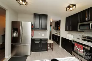 6135 Blue Ash Ln, Charlotte, NC 28215 - Photo 3