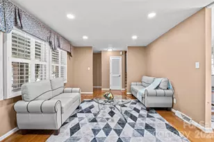 7037 Crossridge Rd, Charlotte, NC 28214 - Photo 5