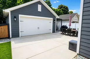 8753 Aspinwall Dr, Charlotte, NC 28216 - Photo 37