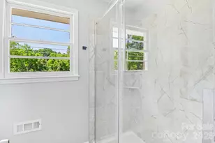 5320 Dolphin Ln, Charlotte, NC 28215 - Photo 19