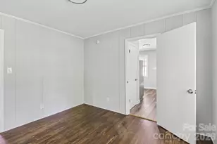 5320 Dolphin Ln, Charlotte, NC 28215 - Photo 15