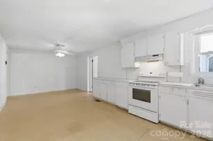 1480 21st St NE, Hickory, NC 28601 - Photo 9