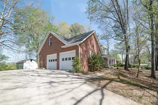 1421 Windsor St NE, Lenoir, NC 28645 - Photo 5