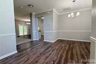 17224 Cambridge Woods Ct, Charlotte, NC 28277 - Photo 3