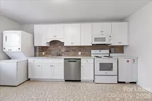 5711 Oak Dr, Charlotte, NC 28216 - Photo 11