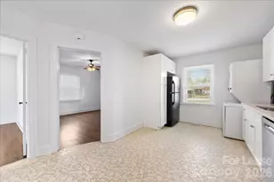 5711 Oak Dr, Charlotte, NC 28216 - Photo 13