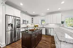 2562 Roseview Ln, Charlotte, NC 28205 - Photo 7
