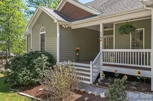 37 Crimson Ln, Hendersonville, NC 28792 - Photo 3