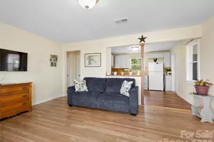 209 Wilmont Dr, Hendersonville, NC 28792 - Photo 3