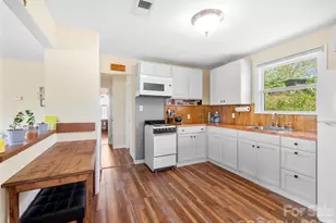209 Wilmont Dr, Hendersonville, NC 28792 - Photo 5