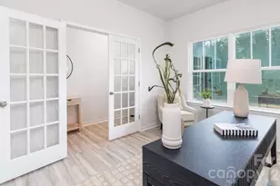 5126 Shallow Brk Dr, Charlotte, NC 28215 - Photo 3