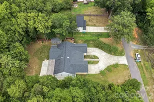 4515 Lindsay Ln, Matthews, NC 28105 - Photo 9