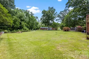 8315 Westbourne Dr, Charlotte, NC 28216 - Photo 3