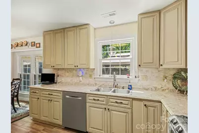 13333 Kintyre Court, Matthews, NC 28105 - Photo 7