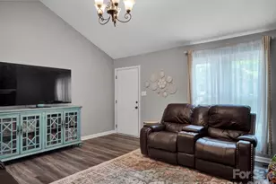 111 Louisbourg Ct, Gastonia, NC 28056 - Photo 9