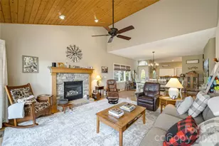 2115 Cumming Woods Ct, Hendersonville, NC 28739 - Photo 9