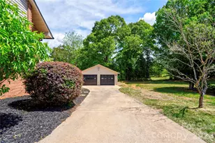 176 Knollwood Dr, Forest City, NC 28043 - Photo 3