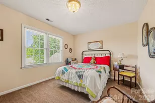 4051 Pinecrest Dr NE, Hickory, NC 28601 - Photo 23