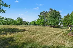 4051 Pinecrest Dr NE, Hickory, NC 28601 - Photo 37