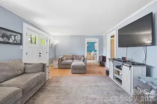 305 W 9th St, Newton, NC 28658 - Photo 3