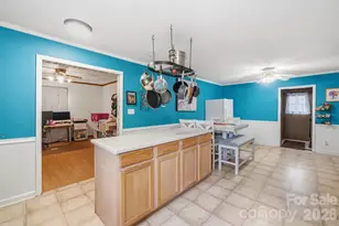 305 W 9th St, Newton, NC 28658 - Photo 9