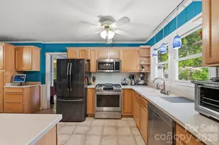 305 W 9th St, Newton, NC 28658 - Photo 13