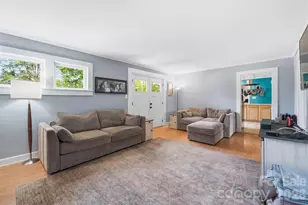 305 W 9th St, Newton, NC 28658 - Photo 5