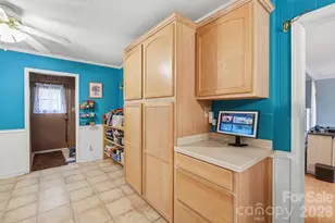 305 W 9th St, Newton, NC 28658 - Photo 11