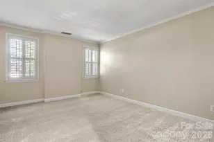 153 Perrin Pl, Charlotte, NC 28207 - Photo 27