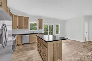 906 4th St NE, Conover, NC 28613 - Photo 9