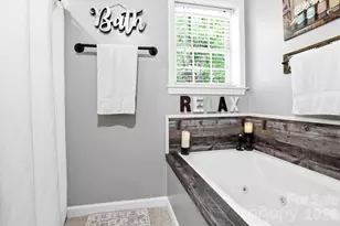 10 Country Rd, Hendersonville, NC 28791 - Photo 21