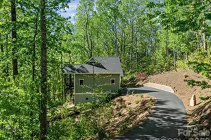 199 Garnet Wy, Hendersonville, NC 28791 - Photo 3