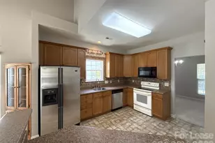 2140 Pineapple Ct, Matthews, NC 28105 - Photo 3
