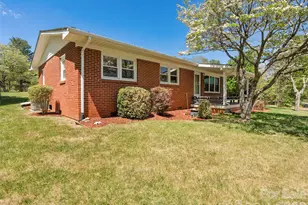 17 W Farley St, Waynesville, NC 28786 - Photo 3
