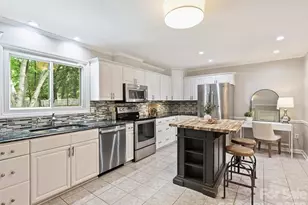 1909 Lawton Bluff Rd, Charlotte, NC 28226 - Photo 9