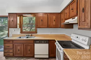 404 Ciccone Dr, Hendersonville, NC 28791 - Photo 19