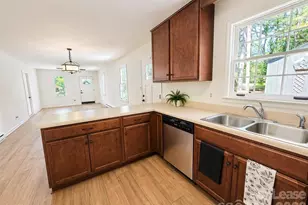2736 Miranda Rd, Charlotte, NC 28216 - Photo 3