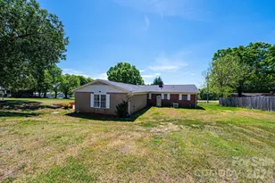 2984 Lutz Blvd, Newton, NC 28658 - Photo 37