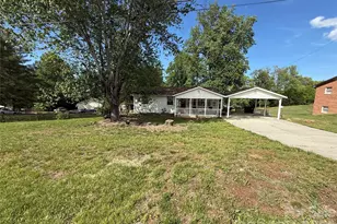 3678 Vantage Heights Cir, Lenoir, NC 28645 - Photo 3