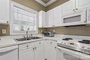 8923 Meadow Vista Rd, Charlotte, NC 28213 - Photo 7