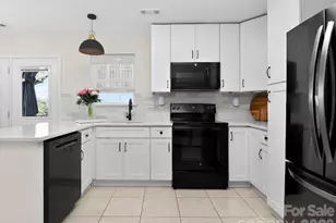 9715 Castle Terrace Ct, Charlotte, NC 28215 - Photo 7