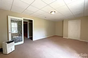7 Curtis Dr, Hendersonville, NC 28739 - Photo 27